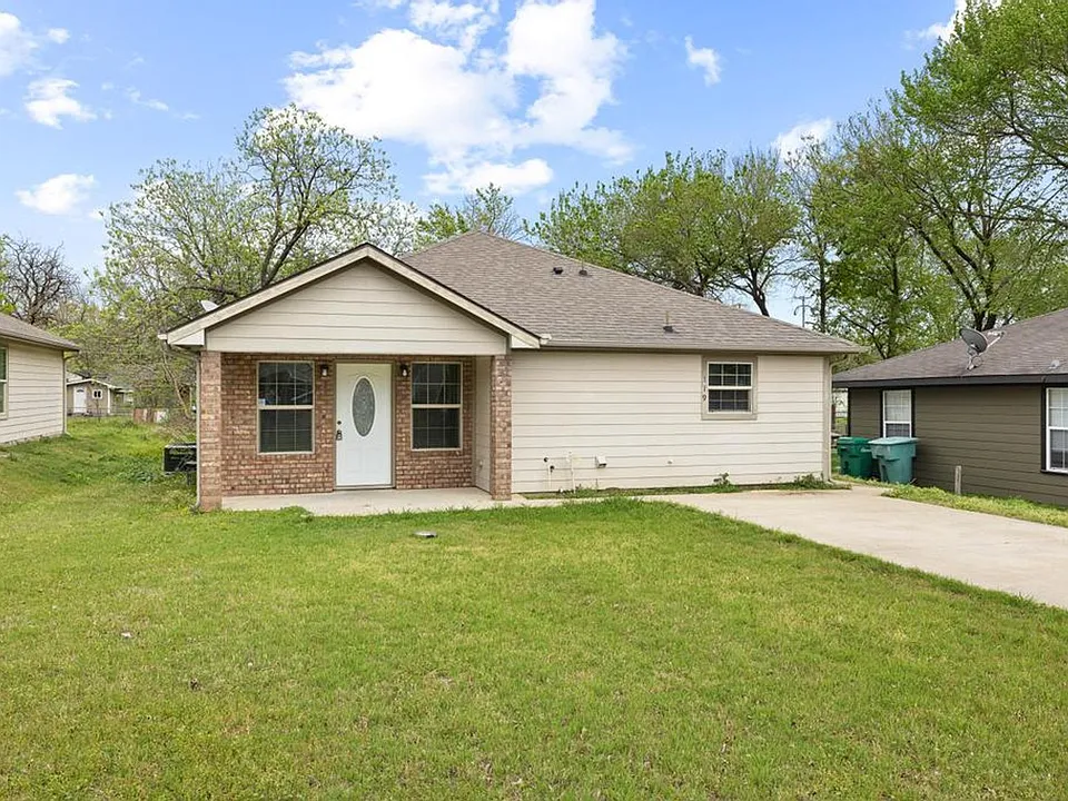 119 N Andrews Ave