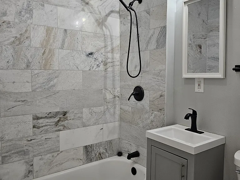 1633 N Artesian Ave #1R — Photo 7