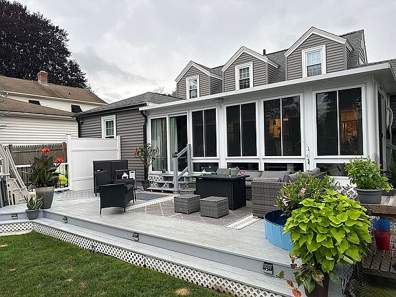 3rd image of 11 Maryland Dr