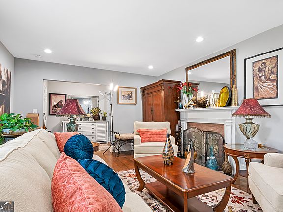 5th image of 5 Robin St NW