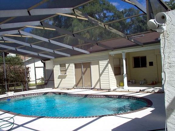 5th image of 321 Valley Dr
