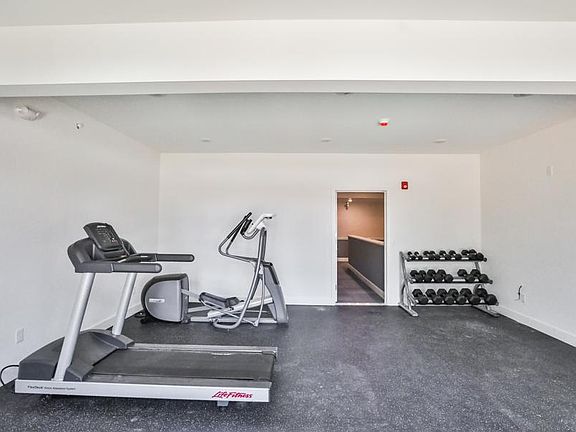 4th image of 30 Pine Ln #2B-2Ba-1030Sqft