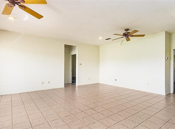 5th image of 2642 SW Hulen St