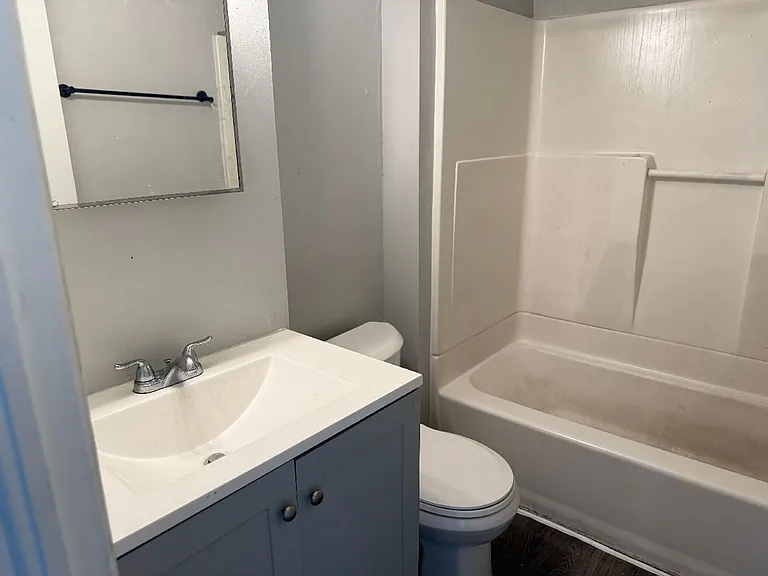 1053 Washington Ave — Photo 3