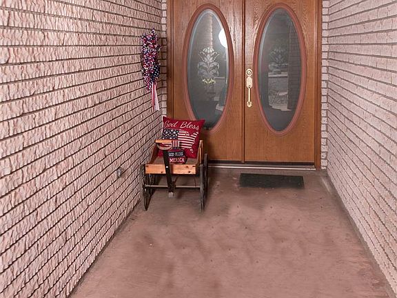 3rd image of 3505 Basswood Dr