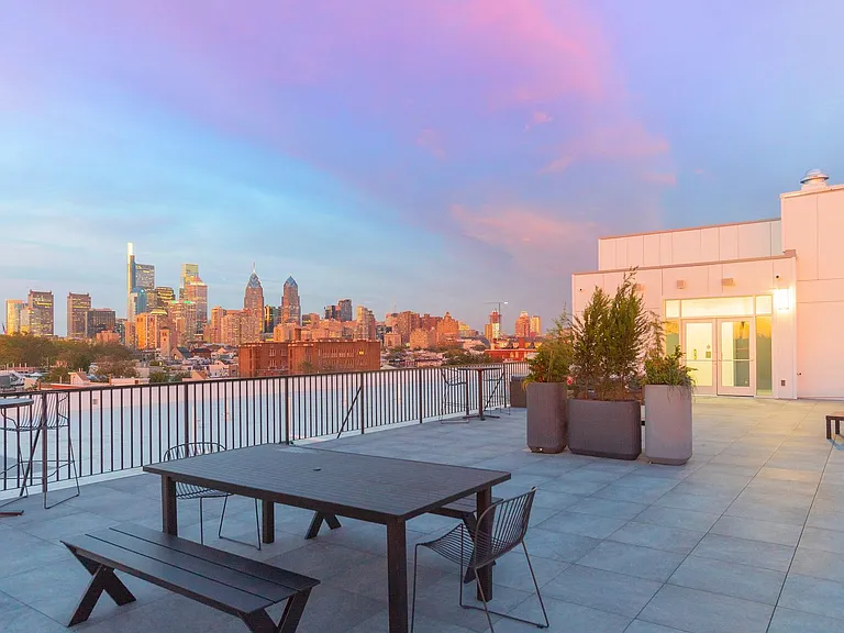 Graduate Pointe — Photo 189