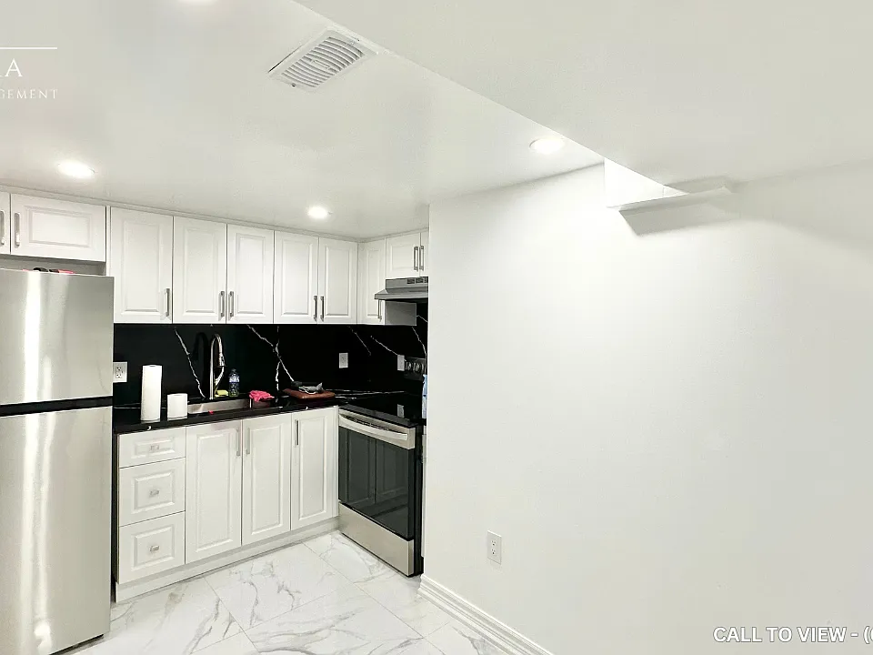 19 Tremely Cres #2