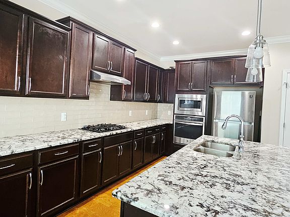 5th image of 5790 Highland Grove Dr