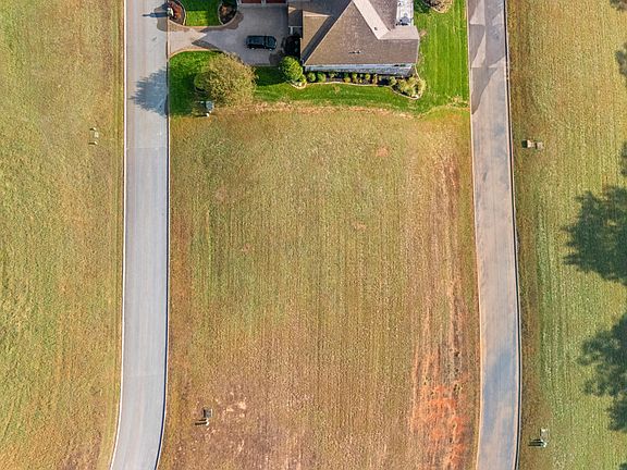3rd image of 220 Grandville Ct