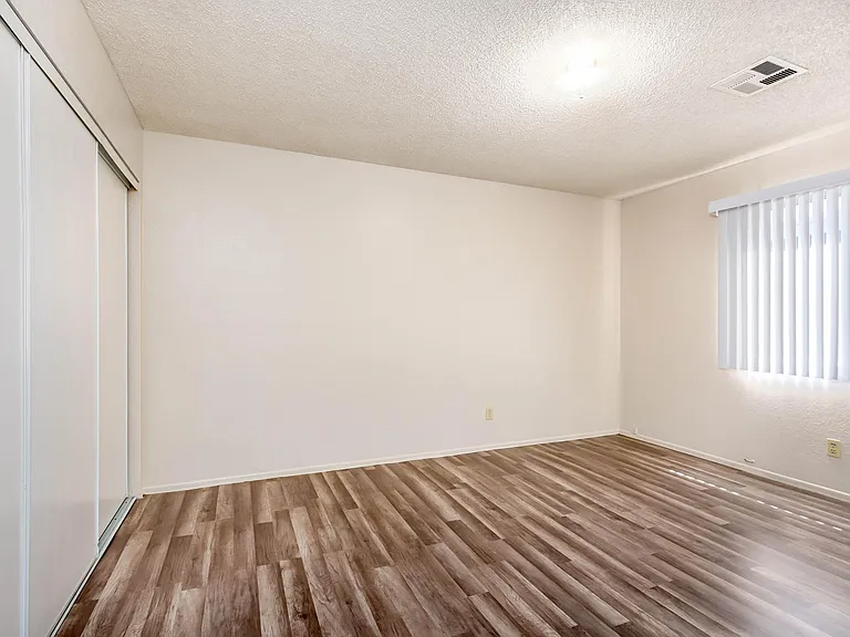 550 E Avenue H14 #3 — Photo 10