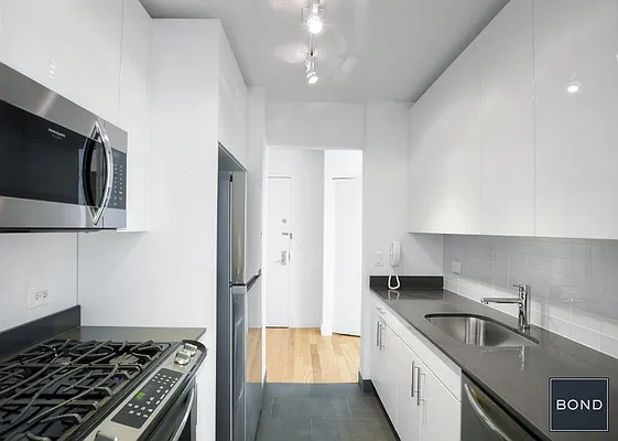 Rented by Bond New York | media 6
