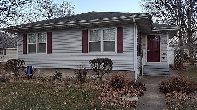1st image of 211 W Oak St