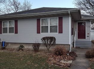 211 W Oak St, Fairbury, IL 61739
