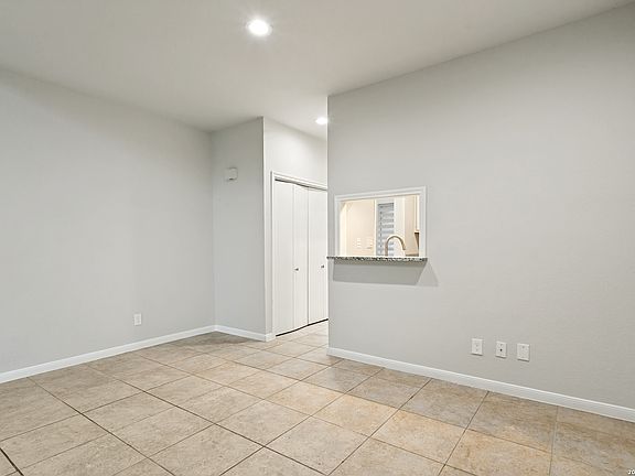 3rd image of 11001 Wurzbach Rd. #402