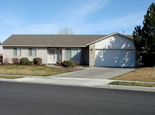 1053 E Main St, Hermiston, OR 97838