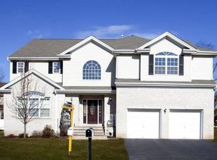 12 Yardley Ct, Franklin Park, NJ 08823