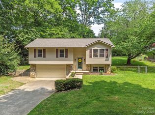4 Spring Valley Ct, Arden, NC 28704