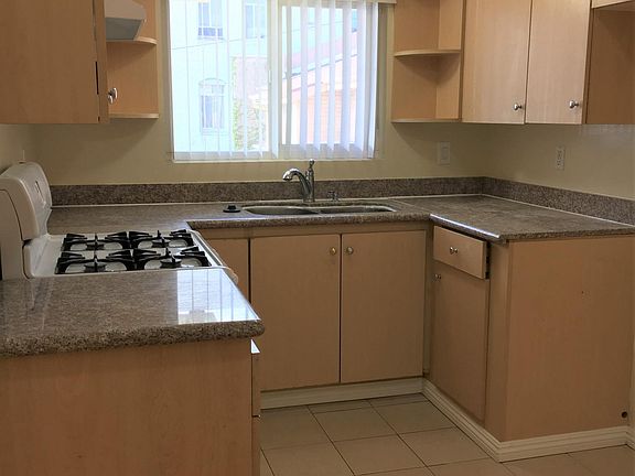 2nd image of 212 S Jackson St #7