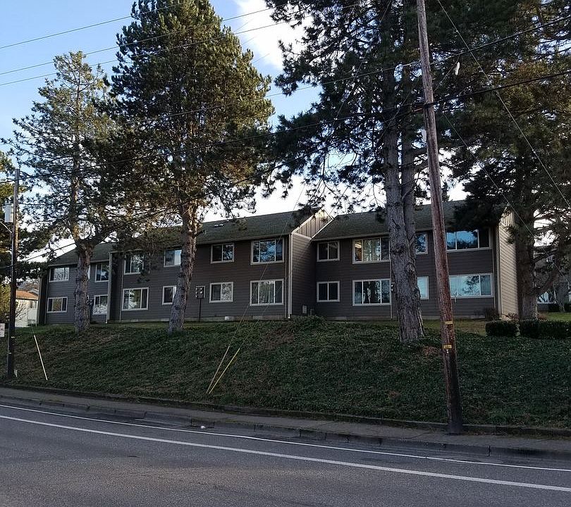 2nd image of 1695 Oak St APT 41