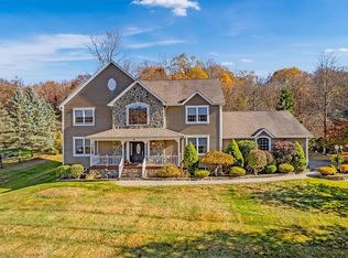 4 Sutherland Dr, Highland Mills, NY 10930