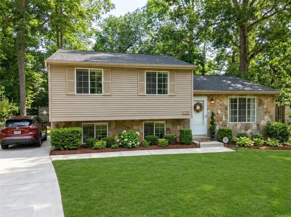 5172 Scarbrough Trl W, Stone Mountain, GA 30088