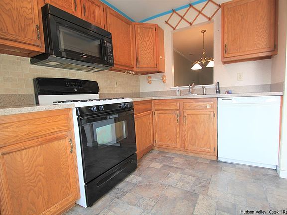 4th image of 218 Gregory Ct