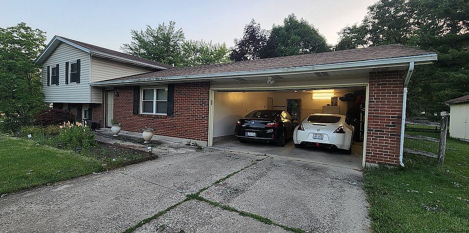 1st image of 901 Briarwood Ct