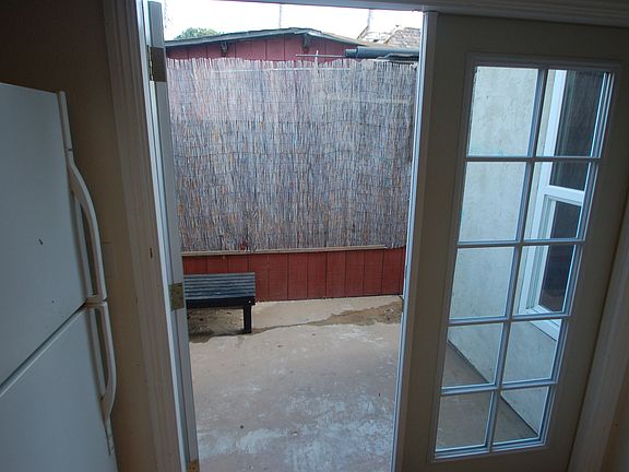 Patio (access to parking)