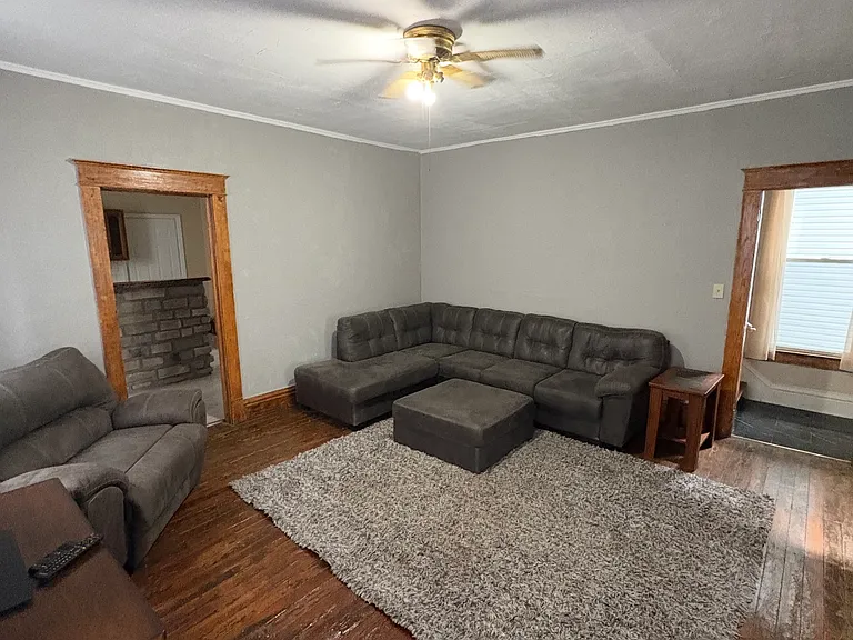 1137 Roosevelt Ave — Photo 2