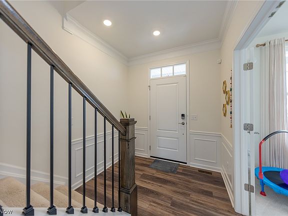 4th image of 766 River Run Rd