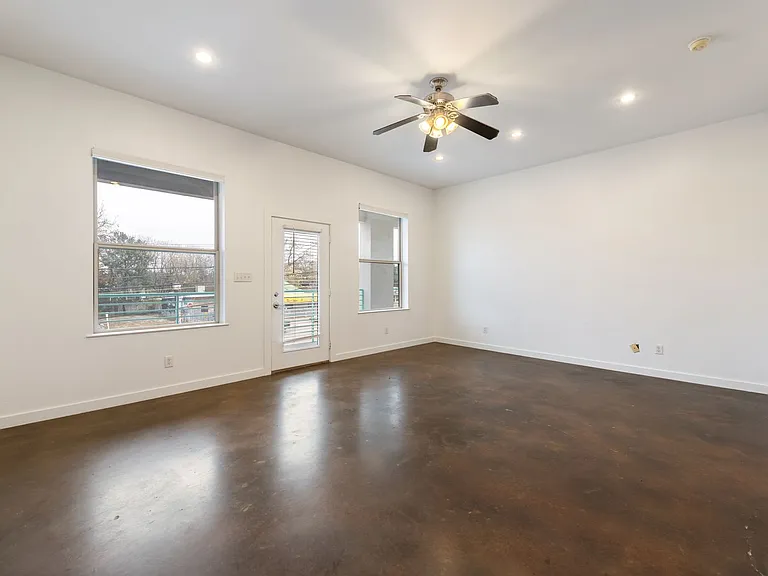 2601 East 7th Street — Photo 10