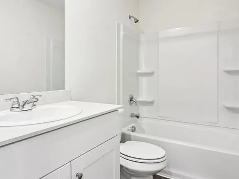 112 Connecticut Ct — Photo 3