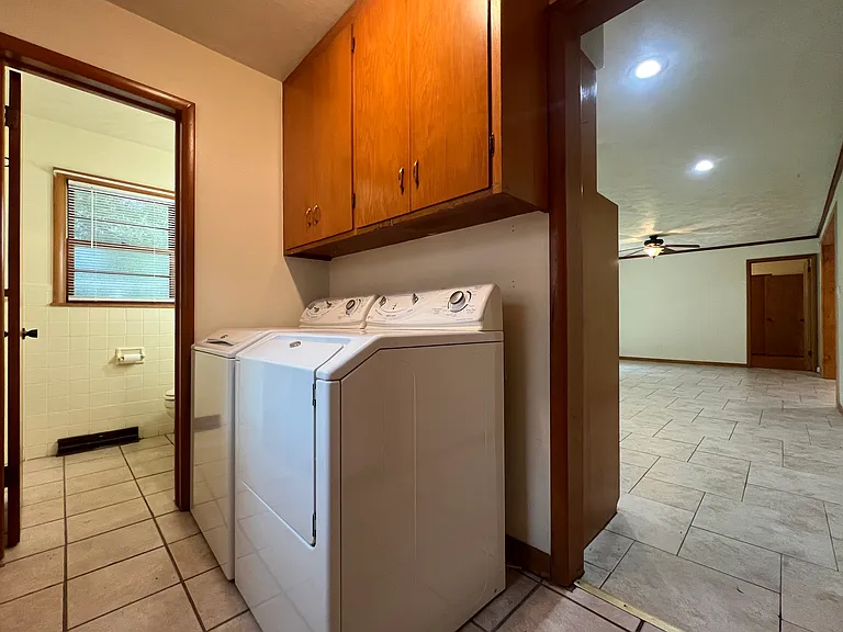 2250 S Virginia Ave — Photo 8