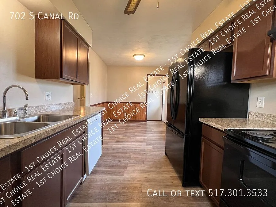 2-Bdr 1-Bth Duplex - West Lansing - Grand Ledge Schools - Bsmnt & Garage — Photo 4