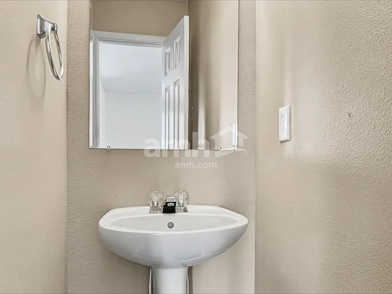 6804 Woodland Heights Dr — Photo 7