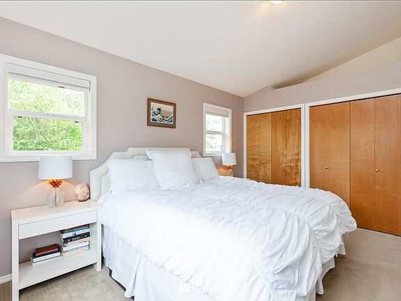 5th image of 2713 44th Ave SW