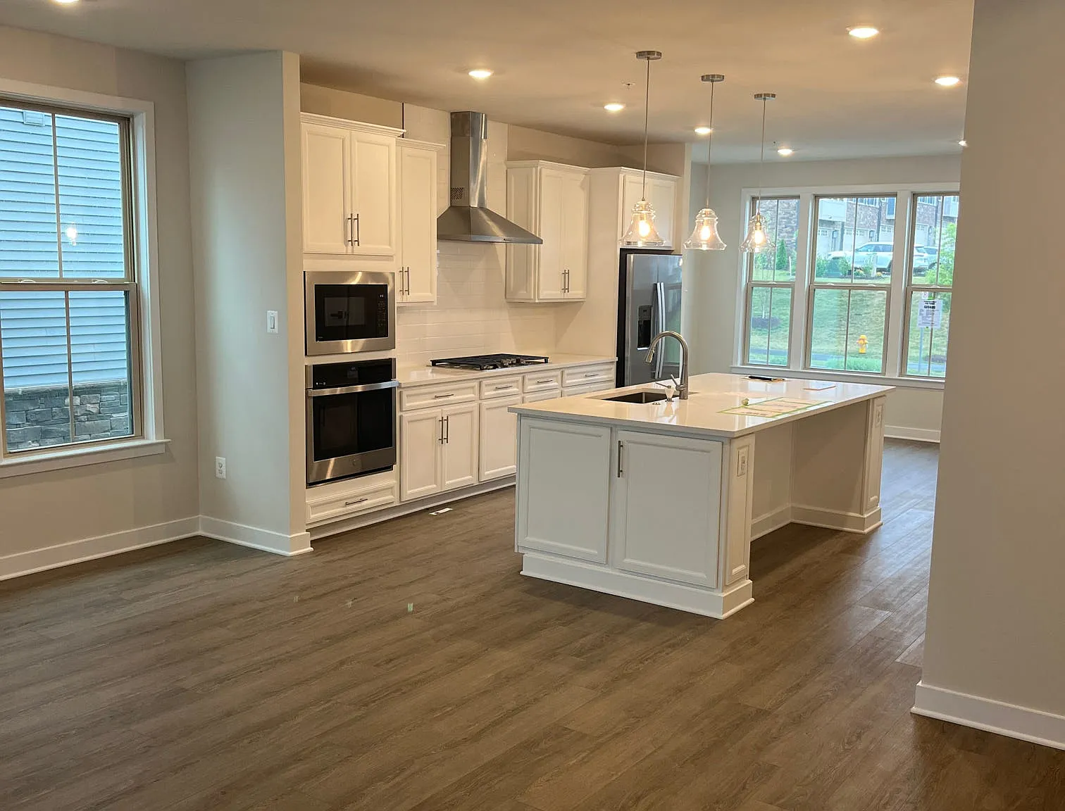 4 bed, 3.5 bath, 2227 sqft, $3,400 — Photo 4