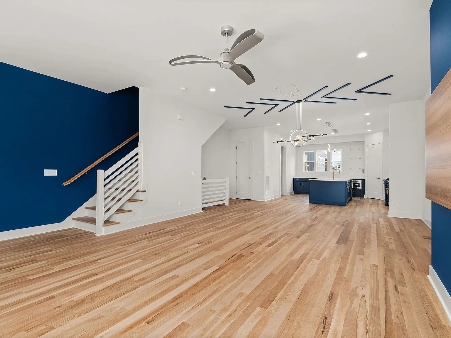 1300 Edgehill Ave — Photo 2