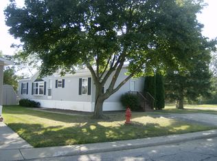 17259 Roberts Dr, Davisburg, MI 48350