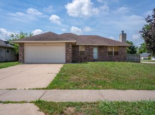 3892 W Ridgeway St, Springfield, MO 65807