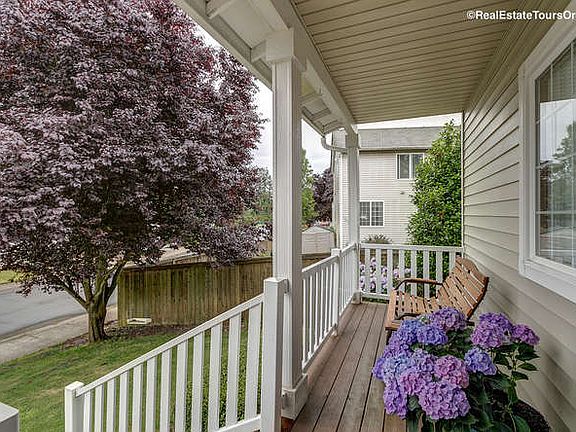 5th image of 18405 NE Garden Dr