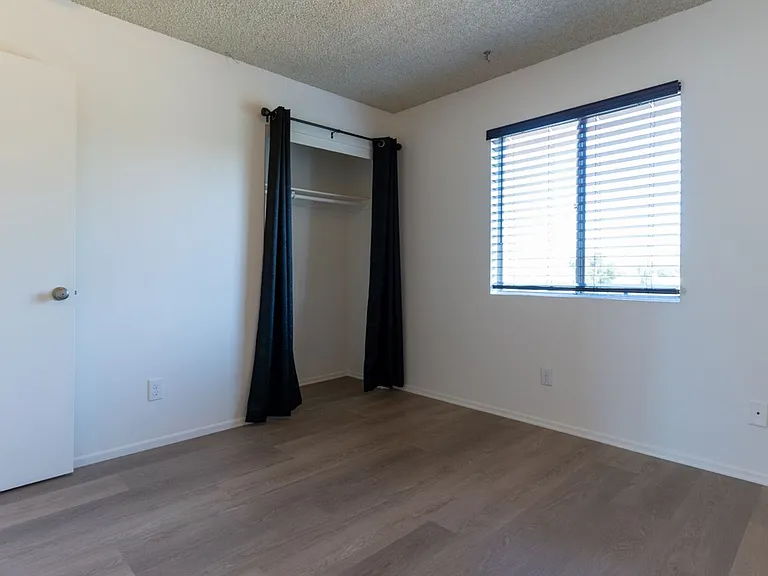 450 N Coronado Ter — Photo 12