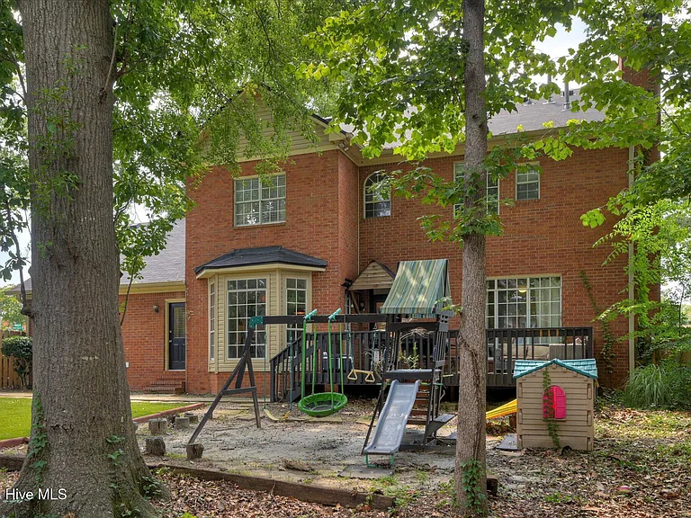 1084 Severn Dr — Photo 34