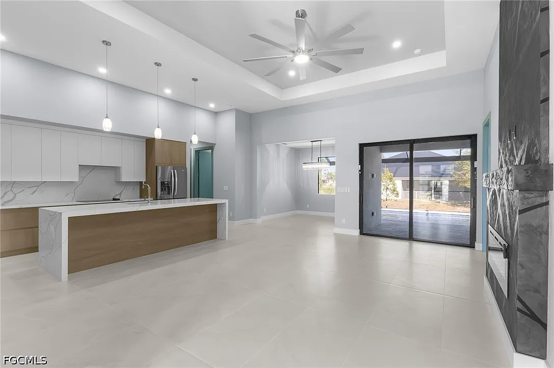 4 bed, 3.0 bath, 2002 sqft, $3,700 — Photo 3