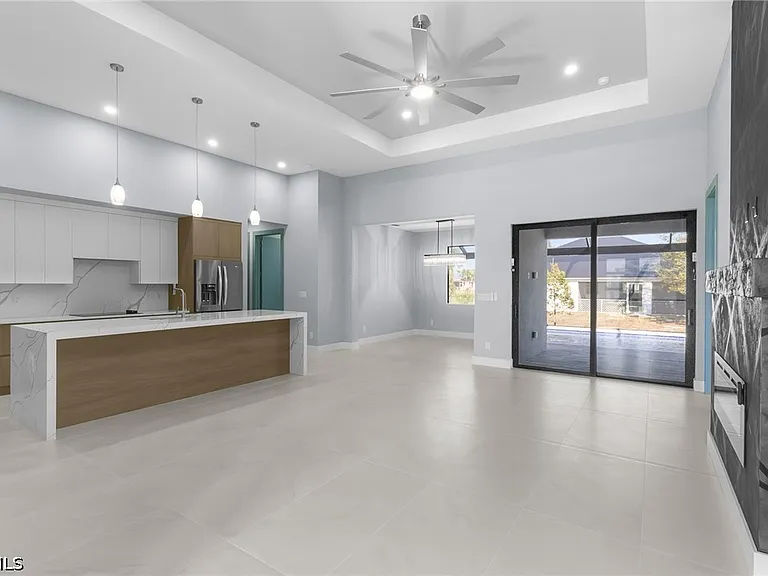 SW 35th Ave — Photo 3