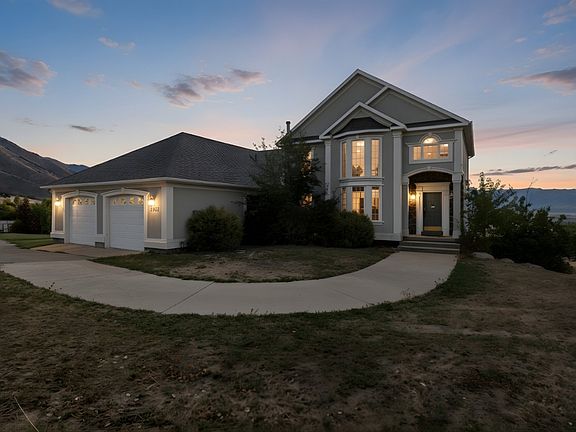 2nd image of 2887 N Viewcrest Cir E