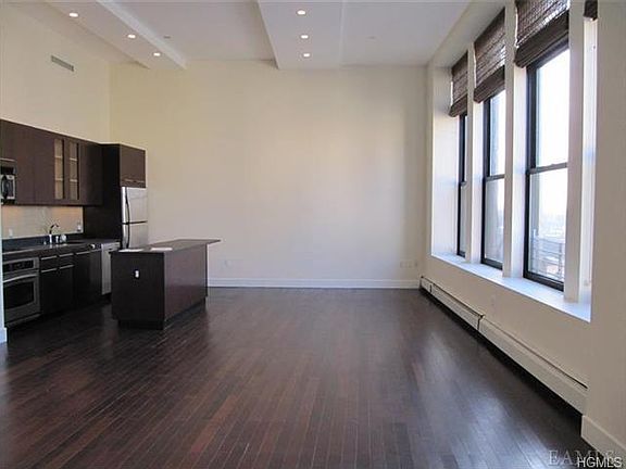 3rd image of 25 Leroy Pl APT 503