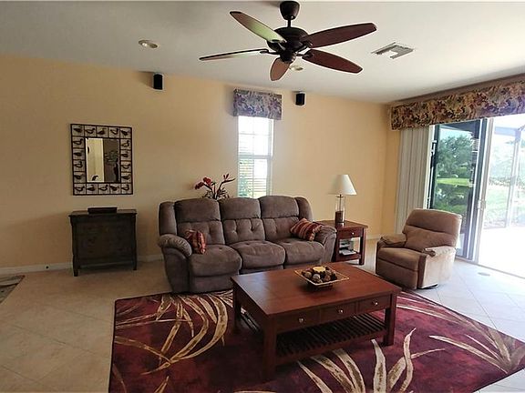 4th image of 10621 Camarelle Cir