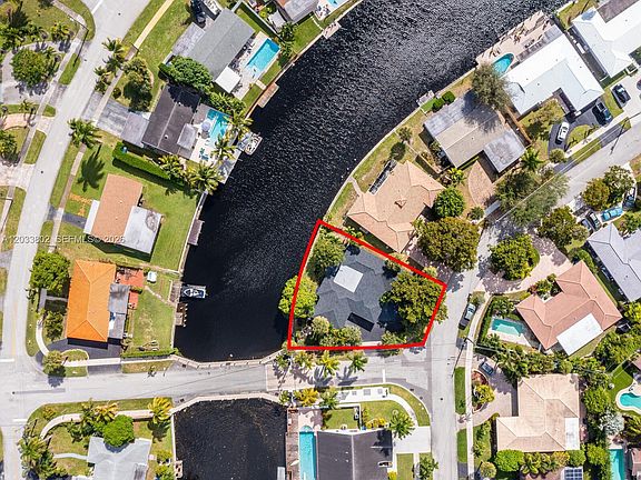 3rd image of 2856 NW 10th Ave
