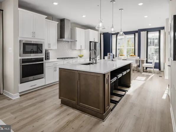 6609 Cowley St, Middle River, MD 21220